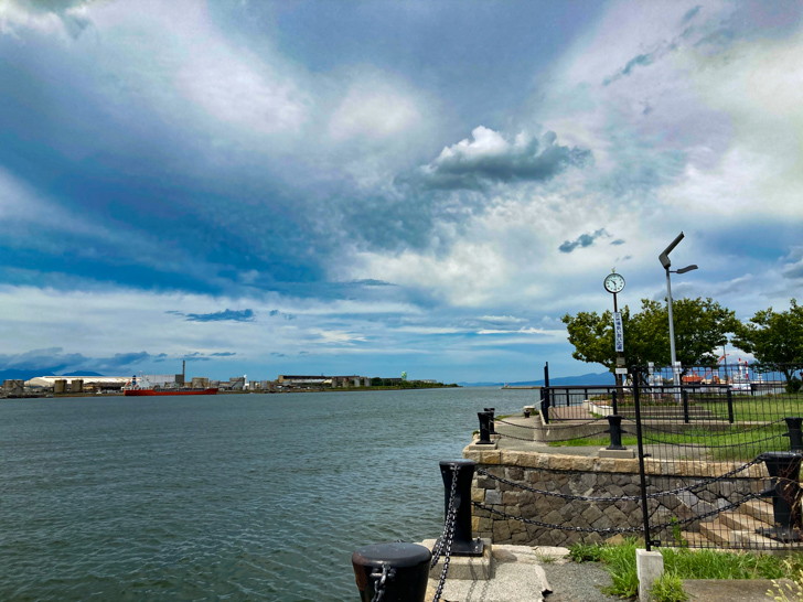 【大牟田】「三池港（フェリーターミナル）」と「あいあい広場」を散策してきた 三池港内の海と、それを囲う化学工場のカーゴな雰囲気を楽しめる