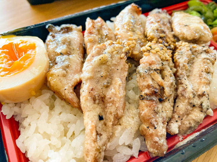 炭でやくばい：鶏のせせり弁当（500円）