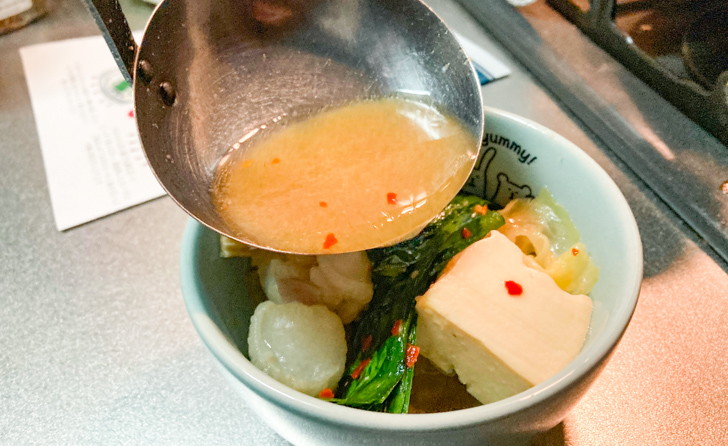 【宅配】「博多もつ鍋 前田屋」の絶品もつ鍋が最高だった 取り分けていきます