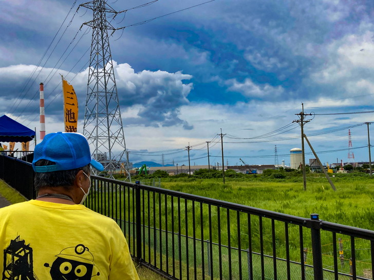 「三池港展望所」で、大牟田が「炭鉱の町」と言われる由縁を知った【団琢磨の偉業】 軽く説明を受けながら高台を昇る