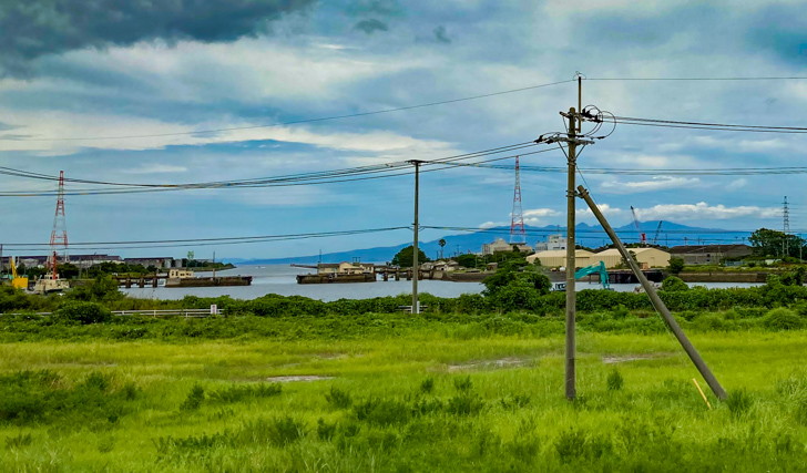 「三池港展望所」で、大牟田が「炭鉱の町」と言われる由縁を知った【団琢磨の偉業】 左奥に見えるのが三池港