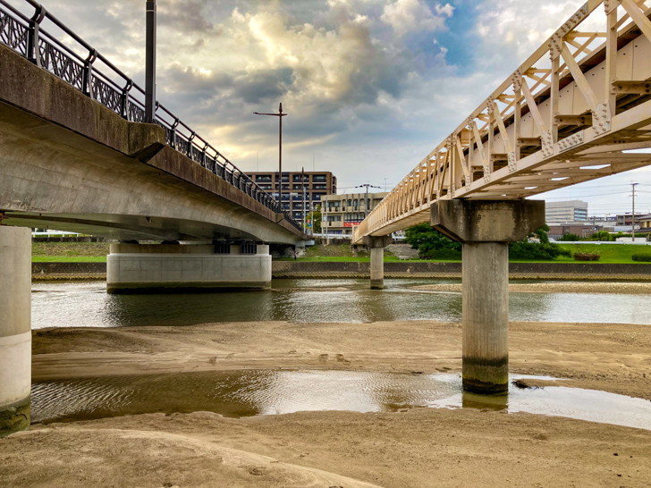 【早良区】「室見川緑地」解放感抜群の河原を歩く 橋の下もくぐれる