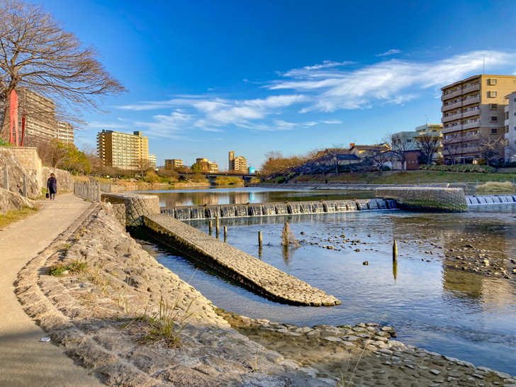 【博多区美野島】「美野島南公園」が最高！川を眺めながらベンチでゆったり 落差工。人工的な水の音が心地良い
