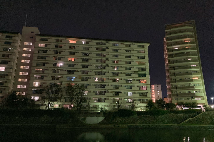 【南区、大楠1丁目／清水2丁目】「みのしまぜき」の川辺の景色が最高だった 対岸のマンション