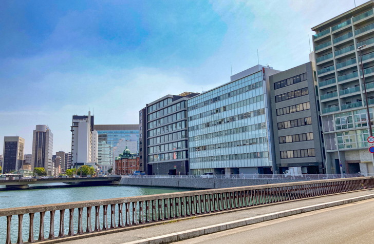【博多区中洲・天神北】「弁天橋」からの景色が最高だった 振り向くとビジネス街