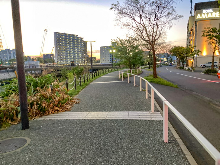 【博多区中洲・天神北】「須崎緑地」の解放的な景色をただ楽しむ 遊歩道