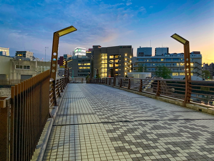 【博多区中洲・天神北】「須崎緑地」の解放的な景色をただ楽しむ 名前の無い橋