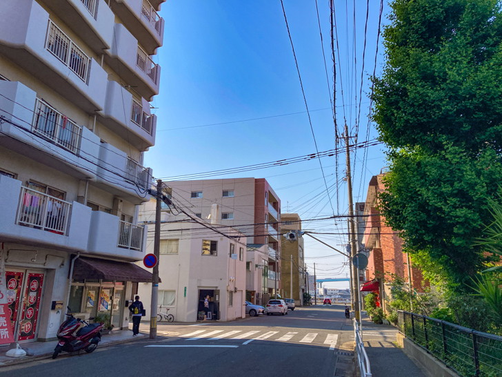 【中央区港1 ・2丁目】少しレトロな港町を散歩 飲食店や魚介系の卸売店がチラホラある