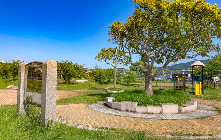 【宗像市徳重】「徳重桜公園」青空似合う川辺の公園を散歩 かなり広い
