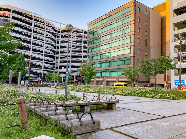 【博多区】「音羽公園」博多駅そばの憩いの場 木製ベンチ