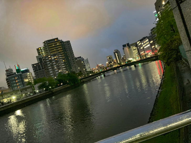 【博多区須崎町】夕方の「須崎橋」が溜め息出る程心地良かった 中洲方面。那珂川が一望できる