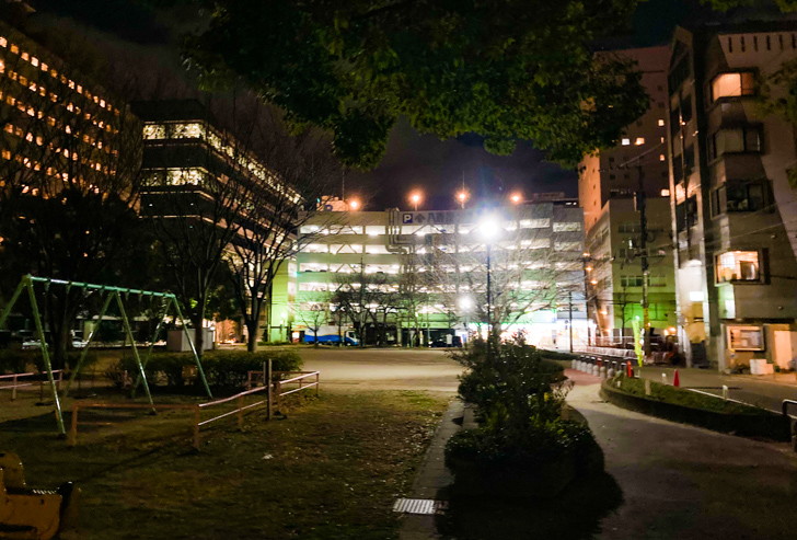 【博多】「人参公園」を散歩。マンションに囲まれた閉鎖的な憩いの場 人参公園