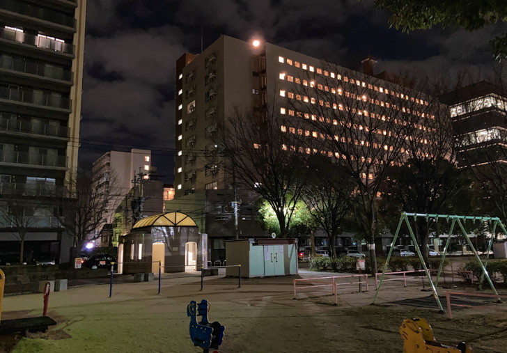 【博多】「人参公園」を散歩。マンションに囲まれた閉鎖的な憩いの場 遊具や公衆トイレ