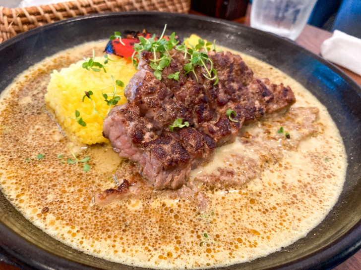 【薬院ランチ】「R スリランカ」超肉肉しいスリランカカレー！ スリランカカレー（900円）