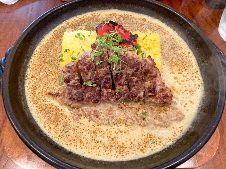 【薬院ランチ】「R スリランカ」超肉肉しいスリランカカレー！ ちょっと引きの写真