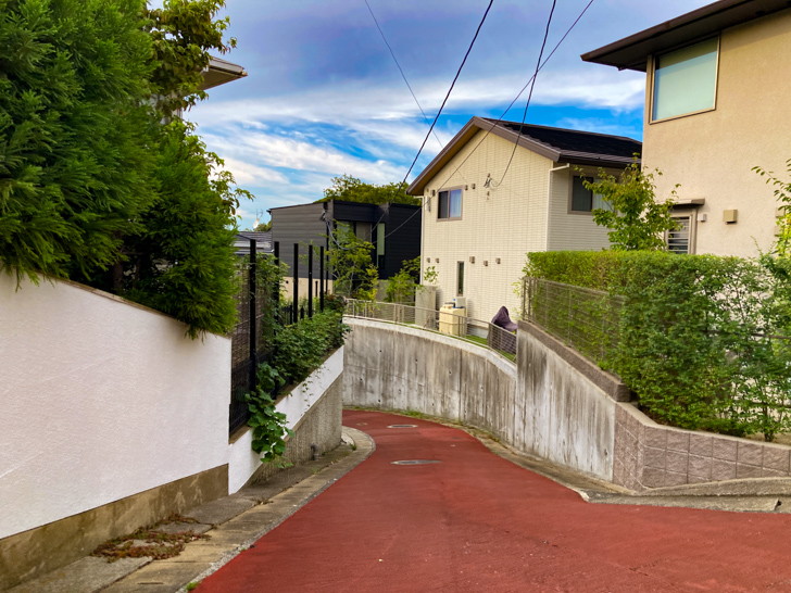 「平和1丁目」丘上の住宅街を散策（平和6～7号公園）。抜群の景色 かなり急な坂