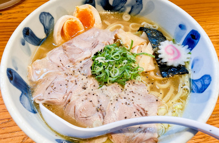 特製 博多中華そば（910円）