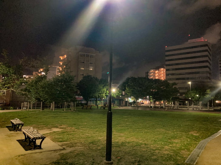 【吉塚緑地】博多区吉塚にある公園にド深夜に行ってきた 芝生のエリア