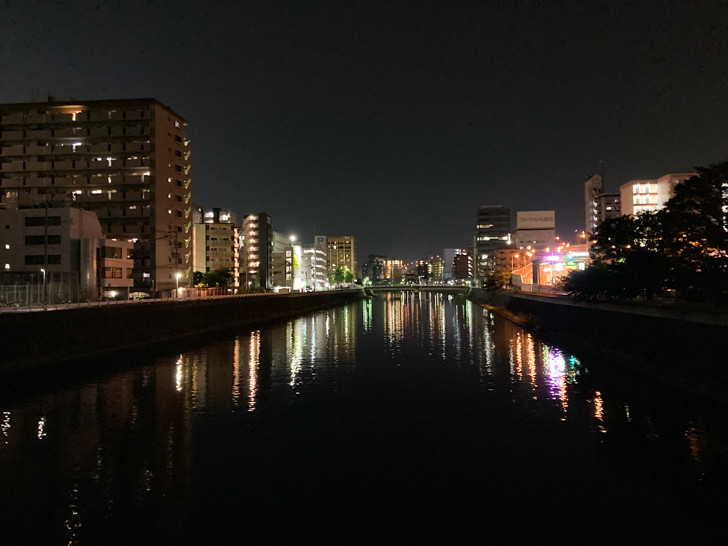 【博多区駅東】深夜の「比恵新橋」で感じる秋の夜風 北側の景色。このまま博多湾まで流れている