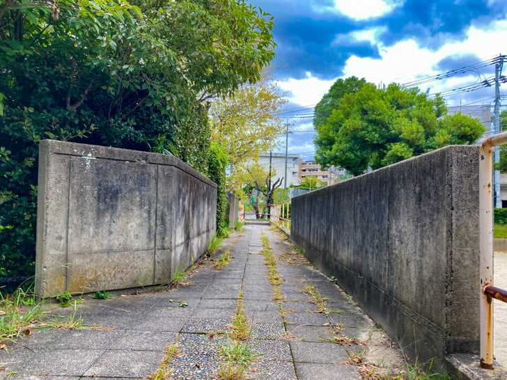 【中央区平尾】「平尾山荘公園」周辺の緑地を探検してきた ちょっと味のある通路