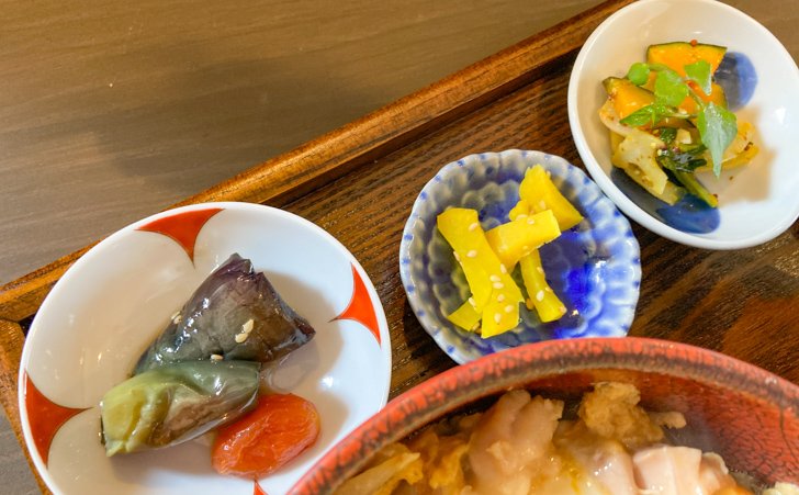 【平尾ランチ】小料理屋「0296（おふくろ）」さんの絶品「親子丼」を堪能！ 付け合せも豊富