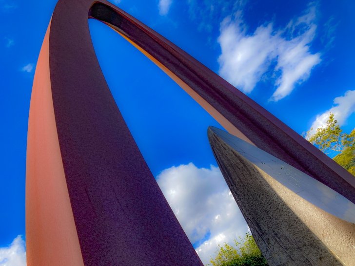 【朝倉郡】「夜須高原記念の森」森の中にある巨大公園 アーチ状の巨大モニュメント