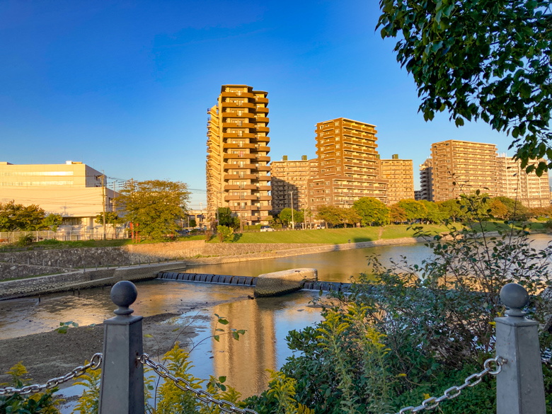 【清水２丁目 part1】「みのしまぜき」そば、絶妙な休憩スポットを見つけた 那珂川と対岸のマンションが見える