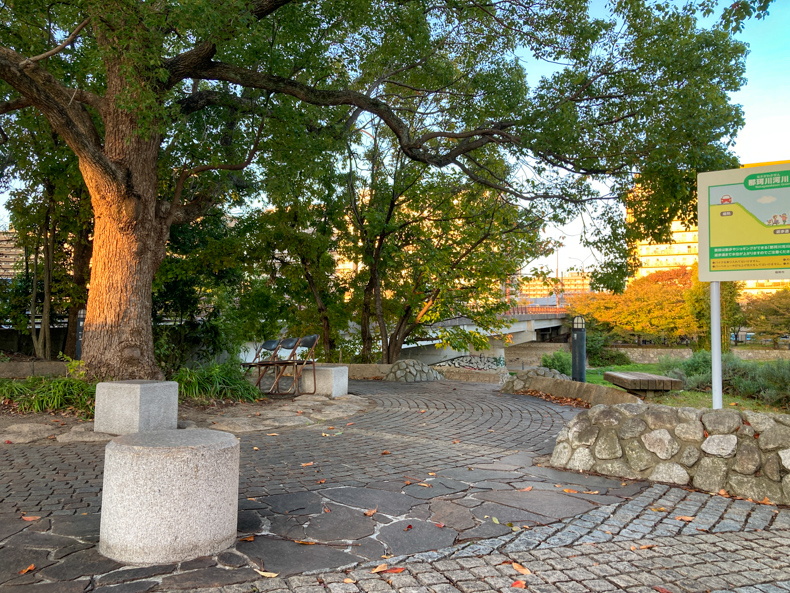 【清水2丁目 part6】「清美大橋」そば、パイプ椅子完備の無名ロケーション 那珂川対岸のマンションが見える