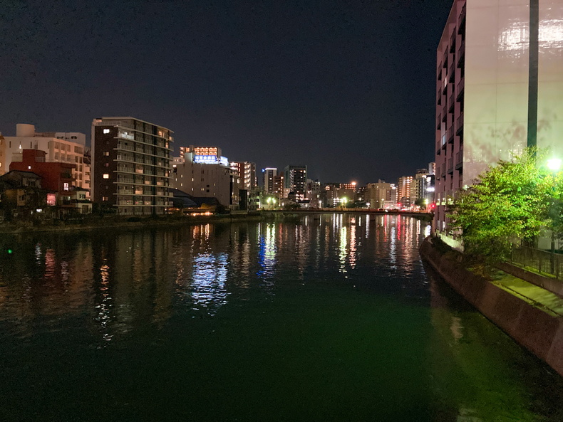 【春吉２丁目】「灘の川橋」から見る、美しい夜の歓楽街 南側もマンションなどの灯りが良い感じ