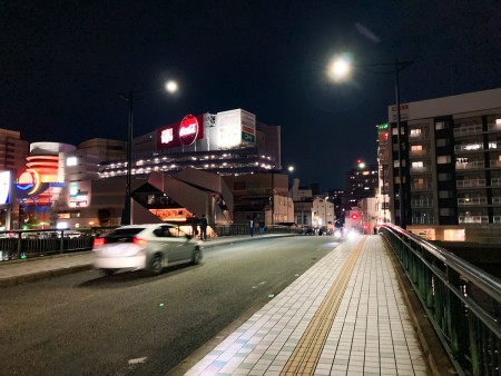 【春吉２丁目】「灘の川橋」から見る、美しい夜の歓楽街