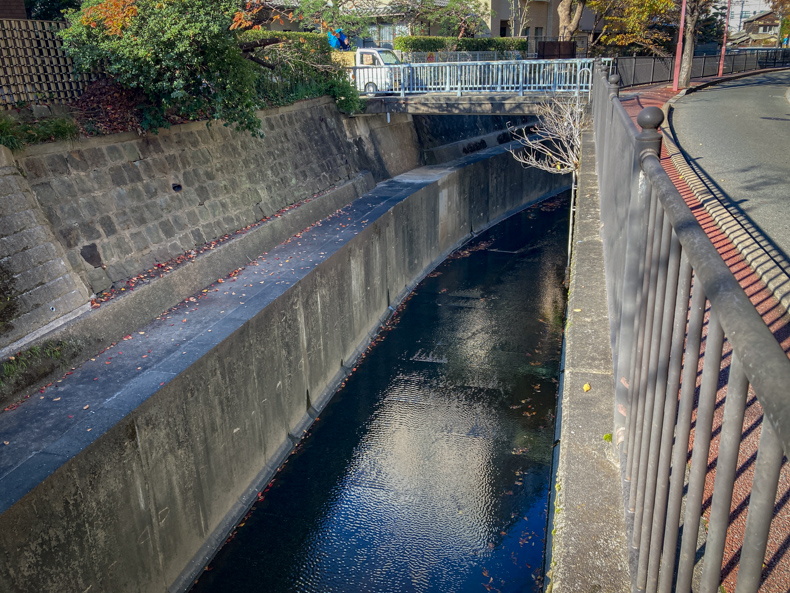 【南区野間】「野間コミュニティ道路」ちょっと可愛い静かな脇道 隣には用水路
