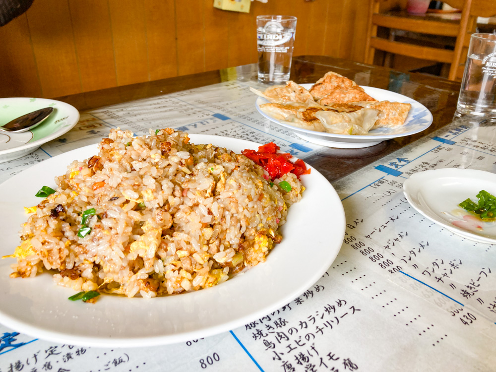 餃子(430円)と焼き飯 大(650円)