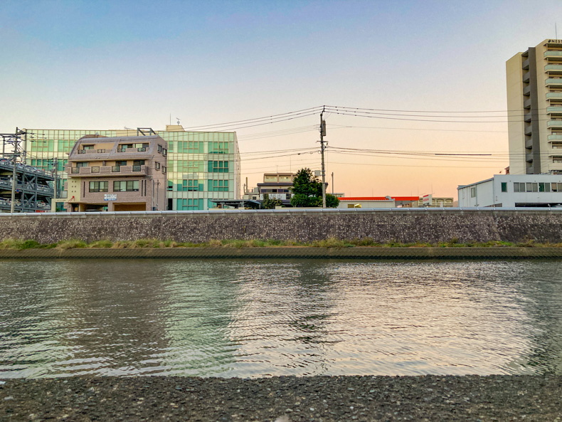 【博多駅東1丁目】博多駅前13号線、御笠川、河川敷 対岸。堅粕807号線。堅粕2丁目