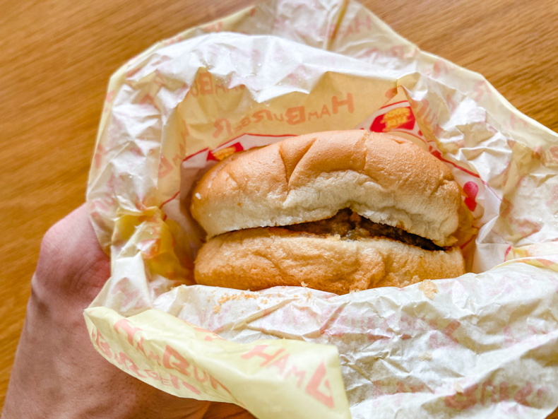 【雑餉隈・南本町】昔懐かしいあの「ハンバーガー」の自販機 出来立て（温めたて）のチーズバーガー。