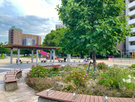 【博多駅前4丁目】「東領公園」を散策