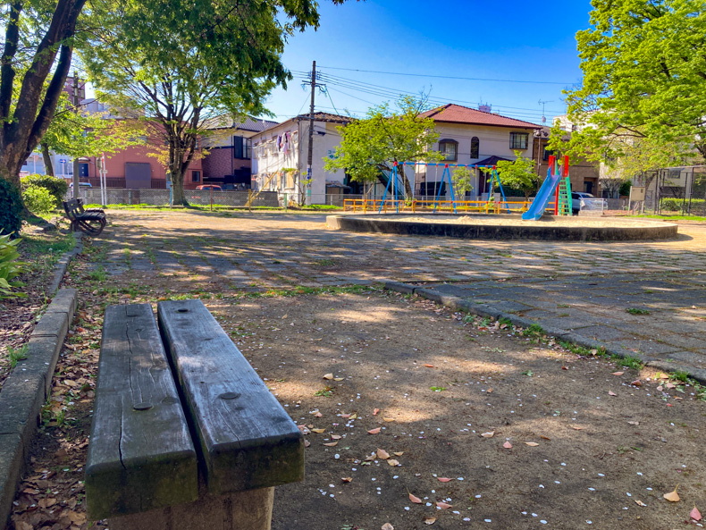 【南区大楠】「磐瀬（いわせ）公園」住宅街の小さな公園 ベンチ