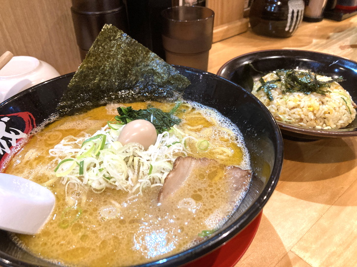 豚骨醤油ラーメン（780円） + 一成半チャーハン（390円）